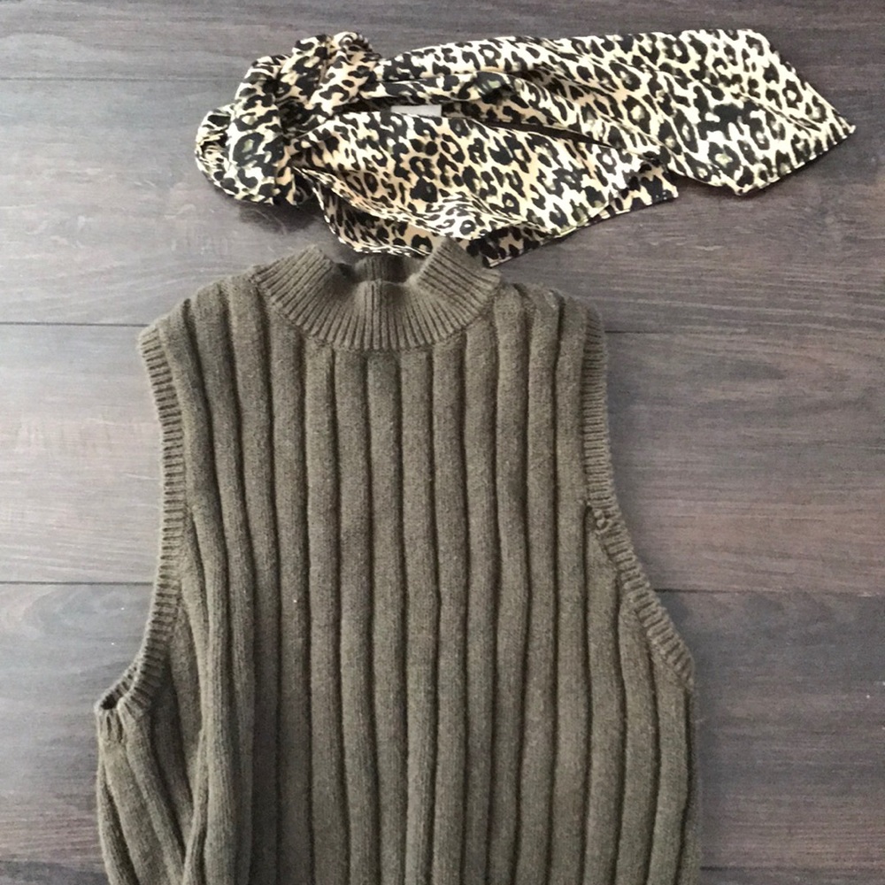Green F21 crop top sweater and scarf